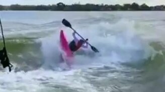 Трюки на каяке - смотреть видео (0:50)