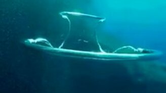 Столкновение воздушных колец в воде - смотреть видео (0:20)