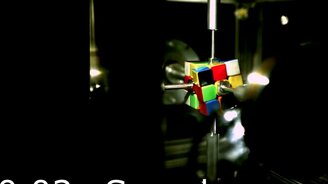 Сборка кубика Рубика меньше, чем за секунду - смотреть видео (0:31)