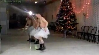 Парни танцуют лебединое озеро - смотреть видео (1:13)