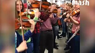 Репетиция в вагоне метро - смотреть видео (0:37)