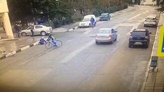 Велосипедисты-невидимки? - смотреть видео (0:30)