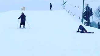 Бабушка-горнолыжница - смотреть видео (0:38)