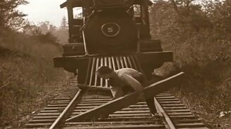 Трюк на железной дороге - смотреть видео (0:31)