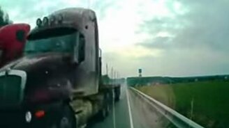 Это нас чуть не сбили - смотреть видео (0:25)