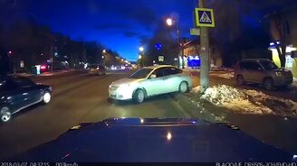 Самый оригинальный обгон - смотреть видео (0:13)