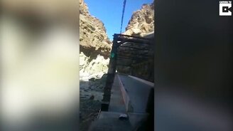 Горная дорога в Гималаях - смотреть видео (2:41)