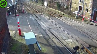 Покоритель железнодорожного переезда - смотреть видео (0:39)