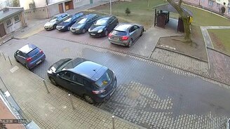 С трудом выехал с парковки - смотреть видео (1:33)