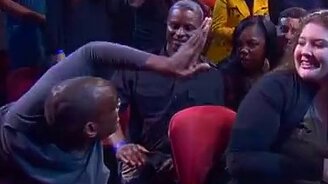 Сверхгибкий темнокожий парень - смотреть видео (2:06)