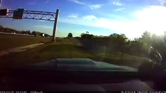 Сбил всё на пути - смотреть видео (1:01)