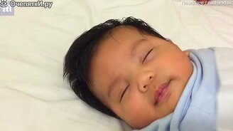 Усыпляем малыша при помощи салфетки - смотреть видео (0:40)