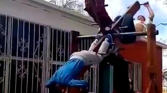 Захватывающая карусель-крылья - смотреть видео (1:20)