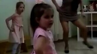 Шальная воспитательница - смотреть видео (2:03)