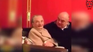 Бабка строит рожи - смотреть видео (0:48)