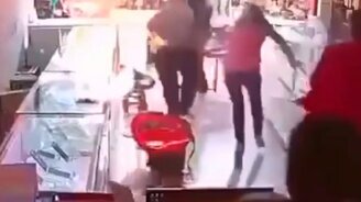 Почему опасно ремонтировать смартфон - смотреть видео (0:11)