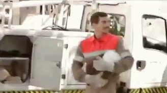 Искусное владение каской - смотреть видео (0:34)