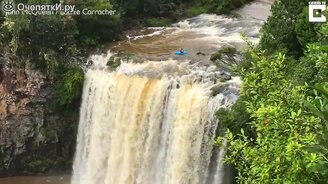 Каякер прыгает с водопада - смотреть видео (1:30)