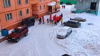 Живая музыка во дворе - смотреть видео (0:58)