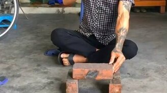 Как правильно ломать кирпичи - смотреть видео (0:13)