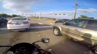 Не спеши трогаться на зелёный - смотреть видео (0:28)