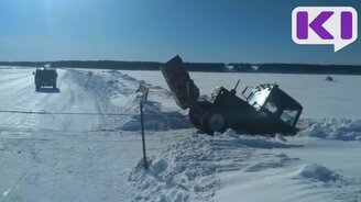 Как нельзя вытаскивать трактор из реки - смотреть видео (0:18)