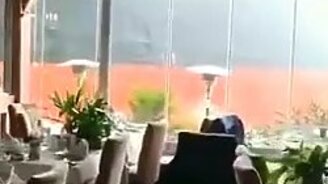 Танкер врезается в особняк - смотреть видео (1:17)