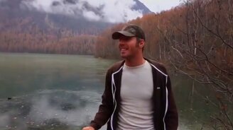 Бросил камень на лёд в горах - смотреть видео (0:54)