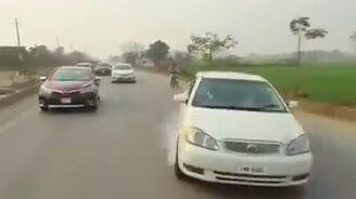 Чем опасны свадебные кортежи - смотреть видео (0:14)