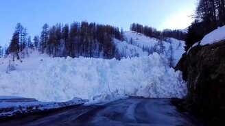 Близкая лавина с горы - смотреть видео (2:52)