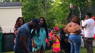 Папа отправил дочь в космос - смотреть видео (0:11)