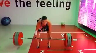 Подъём штанги на каблуках - смотреть видео (0:15)