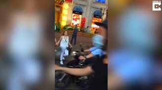 Переход дороги по-азиатски - смотреть видео (0:36)