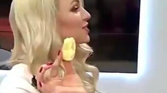 Девушка похвалила свою выхлопную трубу - смотреть видео (0:47)