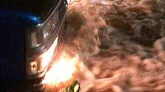 Наводнение в городе на Гавайях - смотреть видео (0:30)