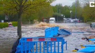 Прорыв водопровода на дороге - смотреть видео (0:09)