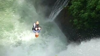 Прыжок в воду с 36,5 метров - смотреть видео (0:29)