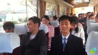 Кореец поёт "Пора в путь-дорогу" - смотреть видео (1:03)