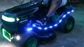 Красочная газонокосилка - смотреть видео (1:04)