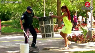 Девочка, принеси змею! - смотреть видео (1:36)