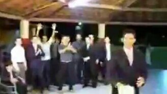 Ловим свадебный букет? - смотреть видео (0:06)