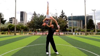 Шпагат кверху ногами - смотреть видео (0:43)