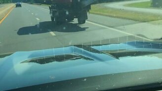 Перевозка двух авто на грузовике - смотреть видео (0:23)