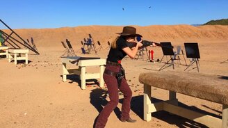 Быстрая девушка-стрелок - смотреть видео (0:48)