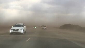 Мощный ветер в Тюмени - смотреть видео (0:39)