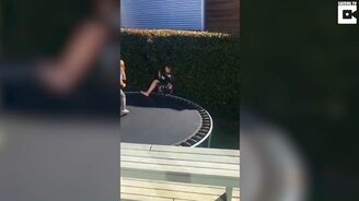 Мама против батута - смотреть видео (0:16)