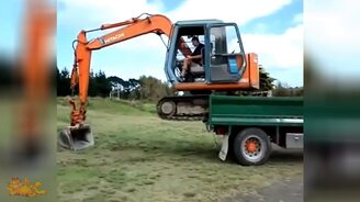 Как выглядят водители-профессионалы - смотреть видео (4:58)