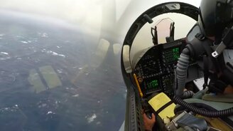 Посадка самолёта на авианосец - смотреть видео (5:30)