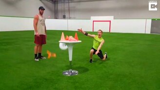 Удивительные трюки с бумерангом - смотреть видео (1:22)