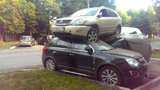 Экстравагантное ДТП - смотреть видео (1:01)